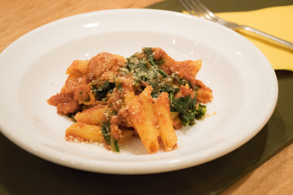 ベーコンとケールのトマトソースペンネ（生パスタ）