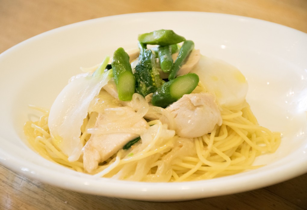 とりムネ肉と春やさい アーリオ・オーリオ